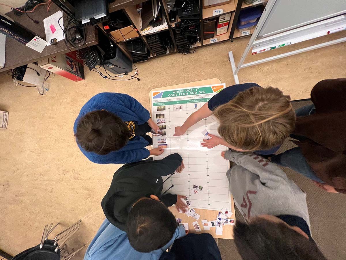 fiesta-garden-school-playing-sort-game